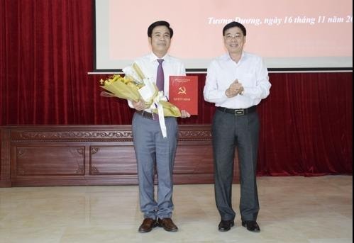 Trao quyết định bổ nhiệm Phó Bí thư Huyện ủy Tương Dương