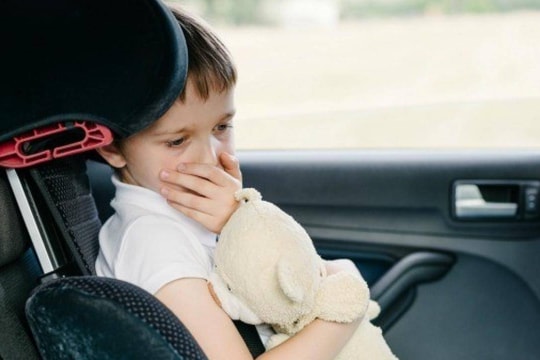 Cách đơn giản khử mùi hôi trong xe ô tô