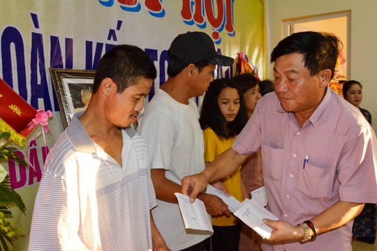 Bí thư Thành ủy Vinh dự Ngày hội Đại đoàn kết tại xã Hưng Chính