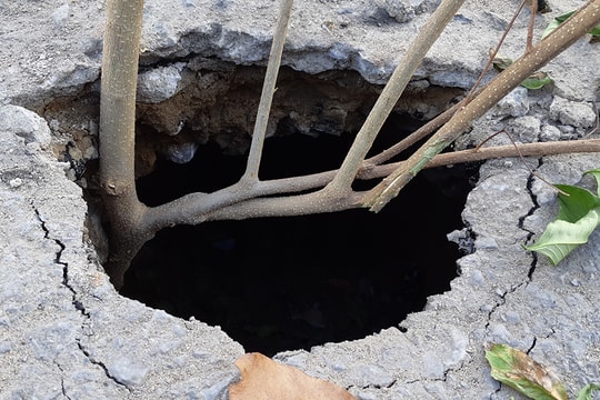 TP. Vinh: Xuất hiện một hố sâu trên đường Phùng Chí Kiên