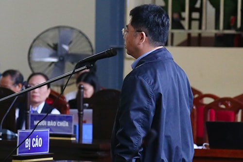 Cựu Trung tướng Phan Văn Vĩnh nhận tội, khai “đau khổ, ân hận“