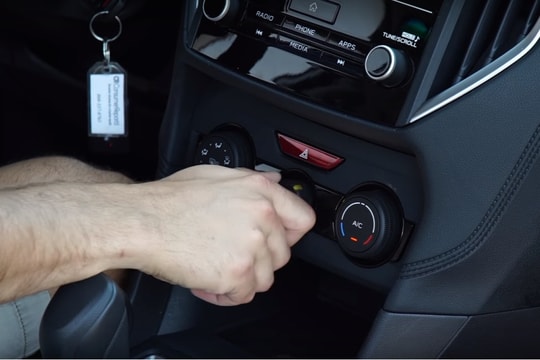 Có nên bật điều hòa ô tô vào mùa đông?