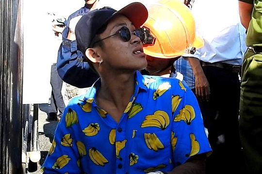 Lên đỉnh tháp cầu cao 50m quay video 'câu view'