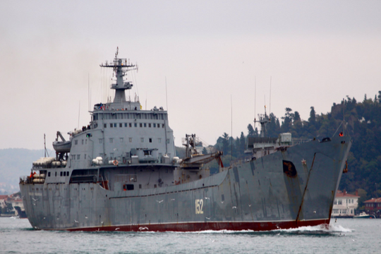 Tàu hải quân Nga chở vũ khí tiến về Syria