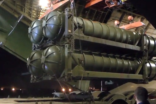 Mỹ cảnh báo về nguy cơ phát sinh lỗi trên không của tổ hợp S-300 ở Syria