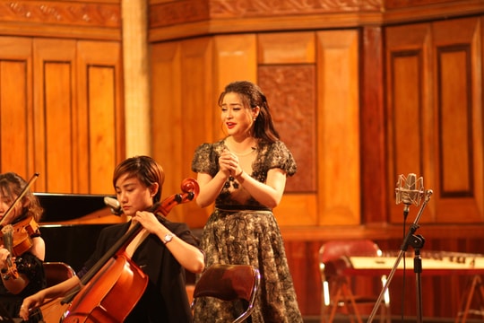 Giọng opera của nữ ca sỹ quê Nghệ khiến giám khảo rơi nước mắt