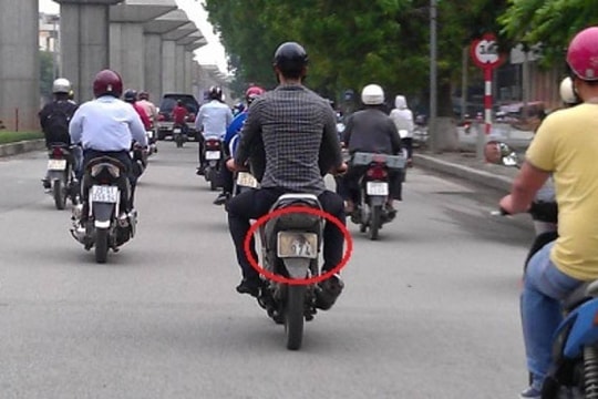 Sử dụng xe có biển số mờ bị phạt bao nhiêu tiền?