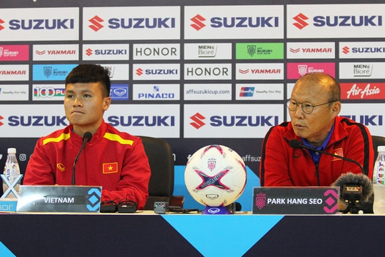 HLV Park Hang-seo mạo hiểm với Quế Ngọc Hải và Đoàn Văn Hậu 