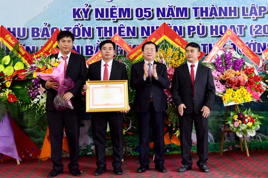 Khu bảo tồn thiên thiên nhiên Pù Hoạt đón nhận Bằng khen của Thủ tướng Chính phủ