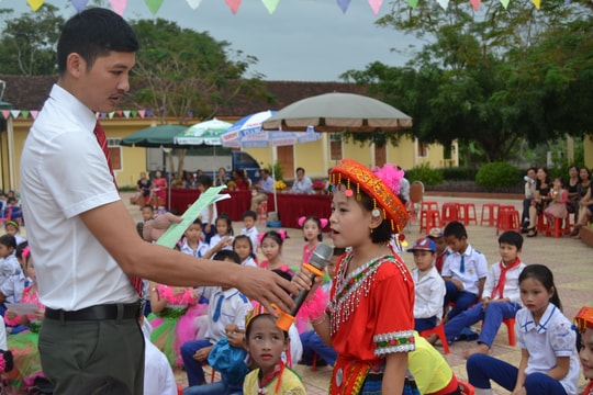 Hàng trăm học sinh tham gia chương trình ngoại khóa chung tay tiết kiệm điện