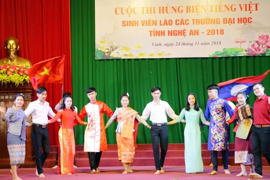 Sinh viên Lào dự thi hùng biện Tiếng Việt tại Nghệ An