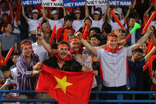 Văn Đức ghi bàn, Việt Nam đánh bại Campuchia giành ngôi đầu bảng A