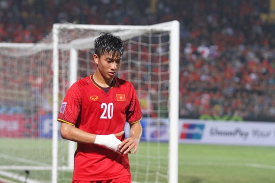 Phan Văn Đức chấn thương sau màn trình diễn ấn tượng trước Campuchia