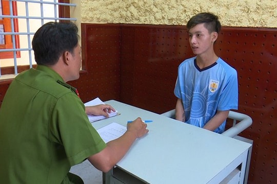 Gạ gẫm mua dâm rồi trói cô gái cướp tài sản