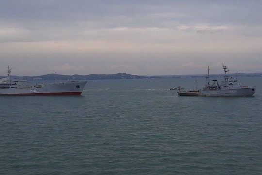 Hải quân Ukraina cáo buộc tàu biên phòng Nga “hiếu chiến” trên biển