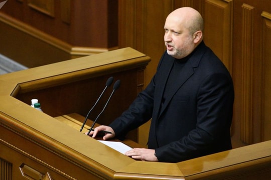 Ukraina bất ngờ quyết định áp dụng thiết quân luật