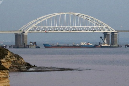 Thư ký Tổng thống Putin :"Vụ việc ở eo biển Kerch là sự khiêu khích rất nguy hiểm"