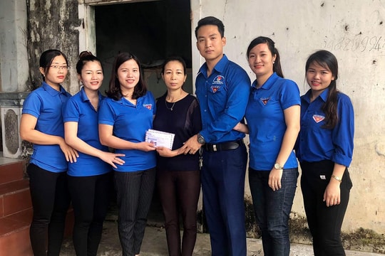 Trao học bổng cho học sinh nghèo ở TX.Thái Hòa và Quỳnh Lưu