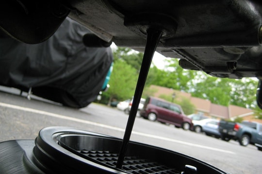 Ô tô đi bao nhiêu cây số thì phải thay dầu nhớt?