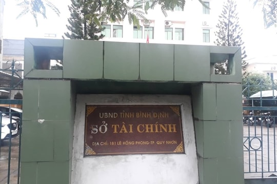  Phó trưởng phòng chết trong tư thế treo cổ tại cơ quan