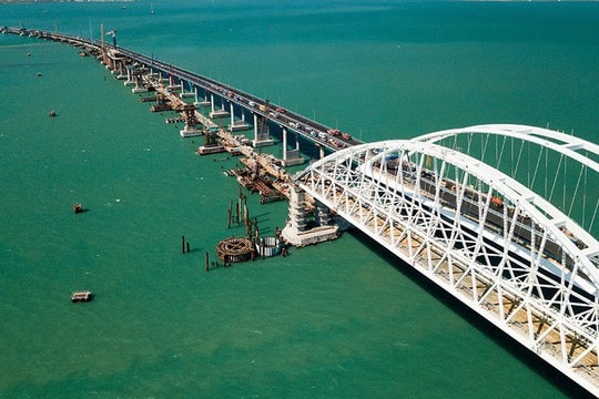 Lệnh thiết quân luật của Ukraine không đe dọa bán đảo Crimea