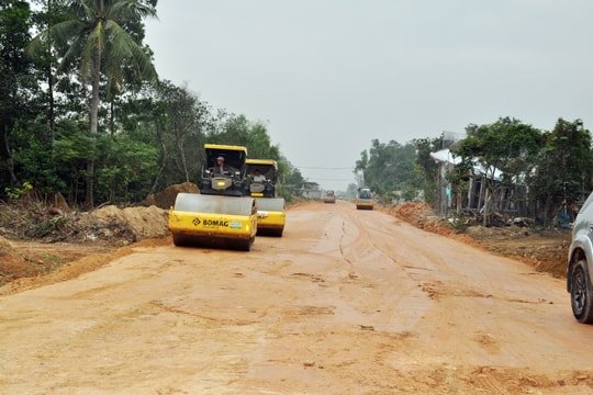 Đề nghị thành phố Vinh sớm hoàn thành giải phóng mặt bằng đường Vinh - Cửa Lò