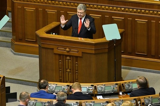 Ukraine tuyên bố khẩn cấp tình trạng chiến tranh 30 ngày 