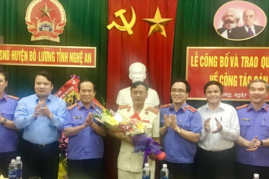 Trao quyết định bổ nhiệm Viện trưởng VKSND huyện Đô Lương
