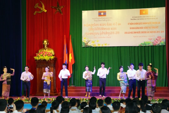 Trường CĐSP Nghệ An kỷ niệm 43 năm Quốc khánh nước CHDCND Lào