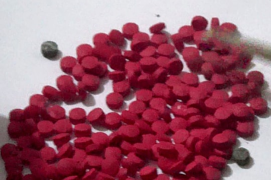 Giấu 280 viên hồng phiến trong người để sử dụng