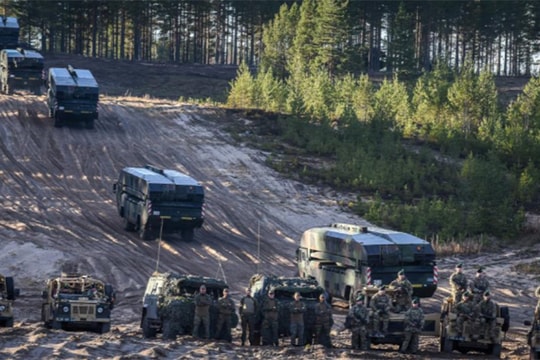 NATO dùng vỏ bọc tập trận để tập trung quân gần biên giới Nga