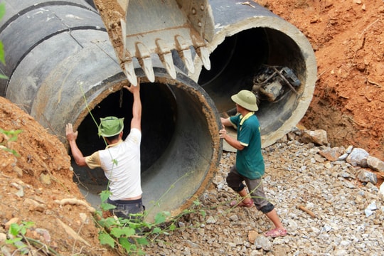 Mở đường vào "ốc đảo" Xốp Kha của đồng bào Khơ mú 