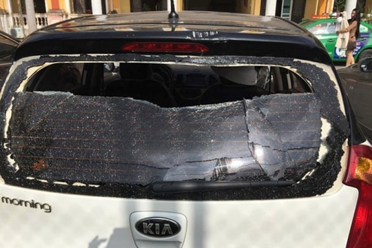 Vào trụ sở công an lánh nạn, người phụ nữ quê Nghệ An vẫn bị hành hung