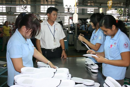 Người lao động vừa đi làm, vừa nghỉ ốm được hưởng tiền lương như thế nào?