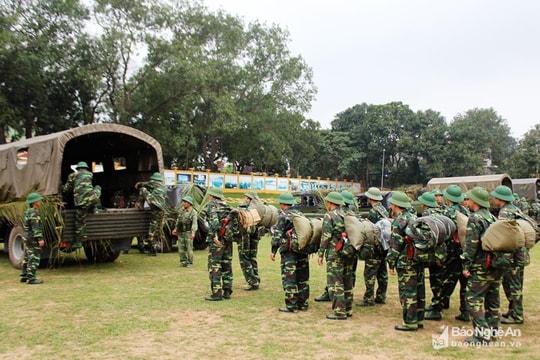 Trưởng ban Nội chính Tỉnh ủy kiểm tra công tác ATLC-SSCĐ ở Tân Kỳ