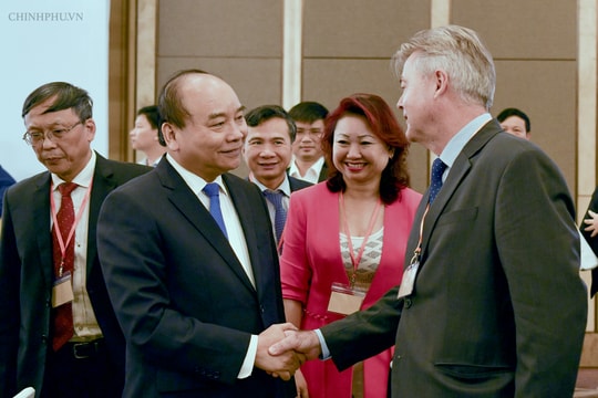 Thủ tướng: Phải đưa vấn đề của doanh nghiệp lên trang đầu sổ tay điều hành của lãnh đạo