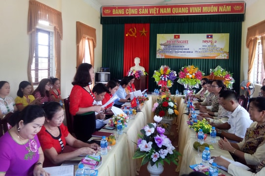 Tăng cường trao đổi kinh nghiệm giữa Hội LHPN Quế Phong và huyện Sầm Tớ (Lào)