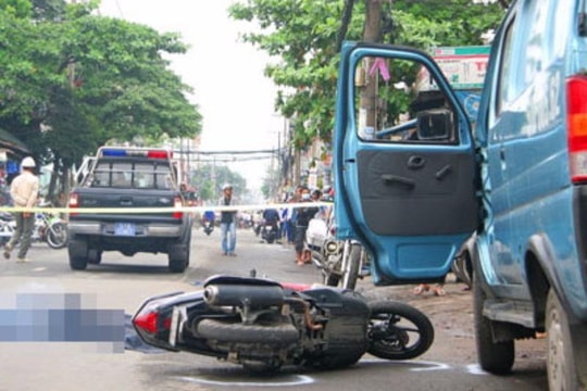 Mở cửa xe ô tô bất cẩn là “mở cửa tù“