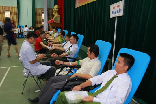 Trên 700 người tham gia ngày hội hiến máu ở Tương Dương