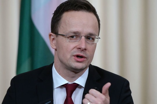 Bất chấp đụng độ gay gắt, Tây Âu buôn bán hàng tỉ đô la với Nga 