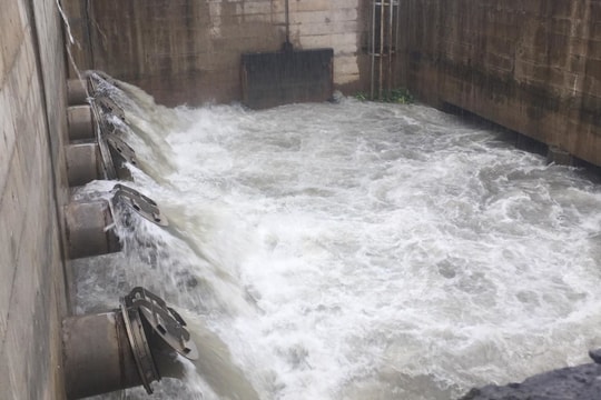 Trạm bơm thành phố Vinh hoạt động hết công suất chống ngập