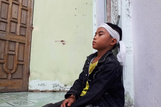 Xót thương gia cảnh cậu bé mồ côi cả bố lẫn mẹ