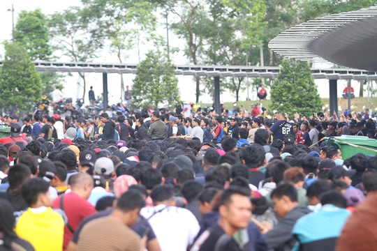 CĐV Việt Nam tại Malaysia gặp khó chuyện vé vào sân Bukit Zalil 