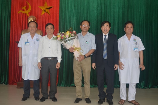 Nghĩa Đàn công bố Quyết định nhân sự giữ vị trí phụ trách, điều hành Trung tâm Y tế huyện
