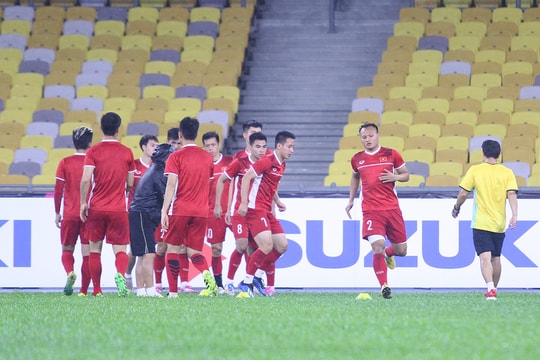ĐT Việt Nam tổng duyệt trong mưa rào, Trọng Hoàng sẵn sàng tái đấu Malaysia