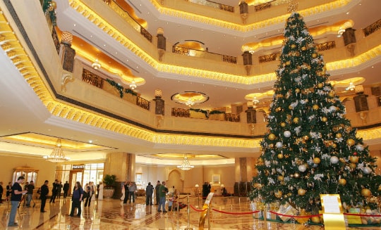 Chiêm ngưỡng 7 cây thông Noel đắt đỏ nhất thế giới