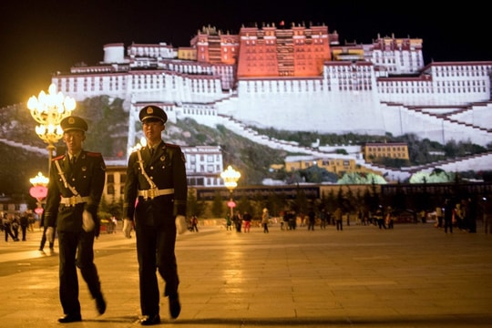 Mỹ yêu cầu Trung Quốc “mở cửa” vùng Tây Tạng; Phong trào biểu tình “Áo vàng” lan sang Anh