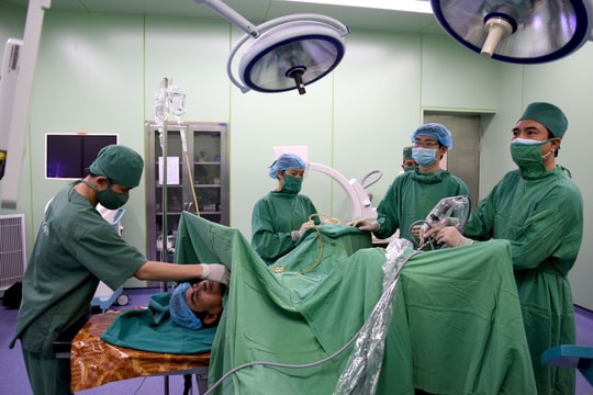 UBND tỉnh họp bàn giải quyết việc vượt dự toán  BHYT