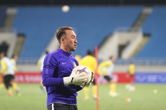 ĐT Malaysia luyện không chiến, thủ môn đội khách căng thẳng trước ngày đại chiến