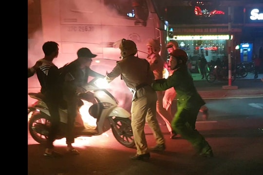 Xử lý 38 trường hợp gây mất trật tự, vi phạm ATGT khi cổ vũ bóng đá 